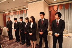 小本隆監督(左)と部員