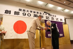 築柴会長から露口和夫名誉会長へ感謝状贈呈