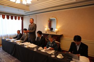 OB・OG 総会で挨拶する築柴誠会長